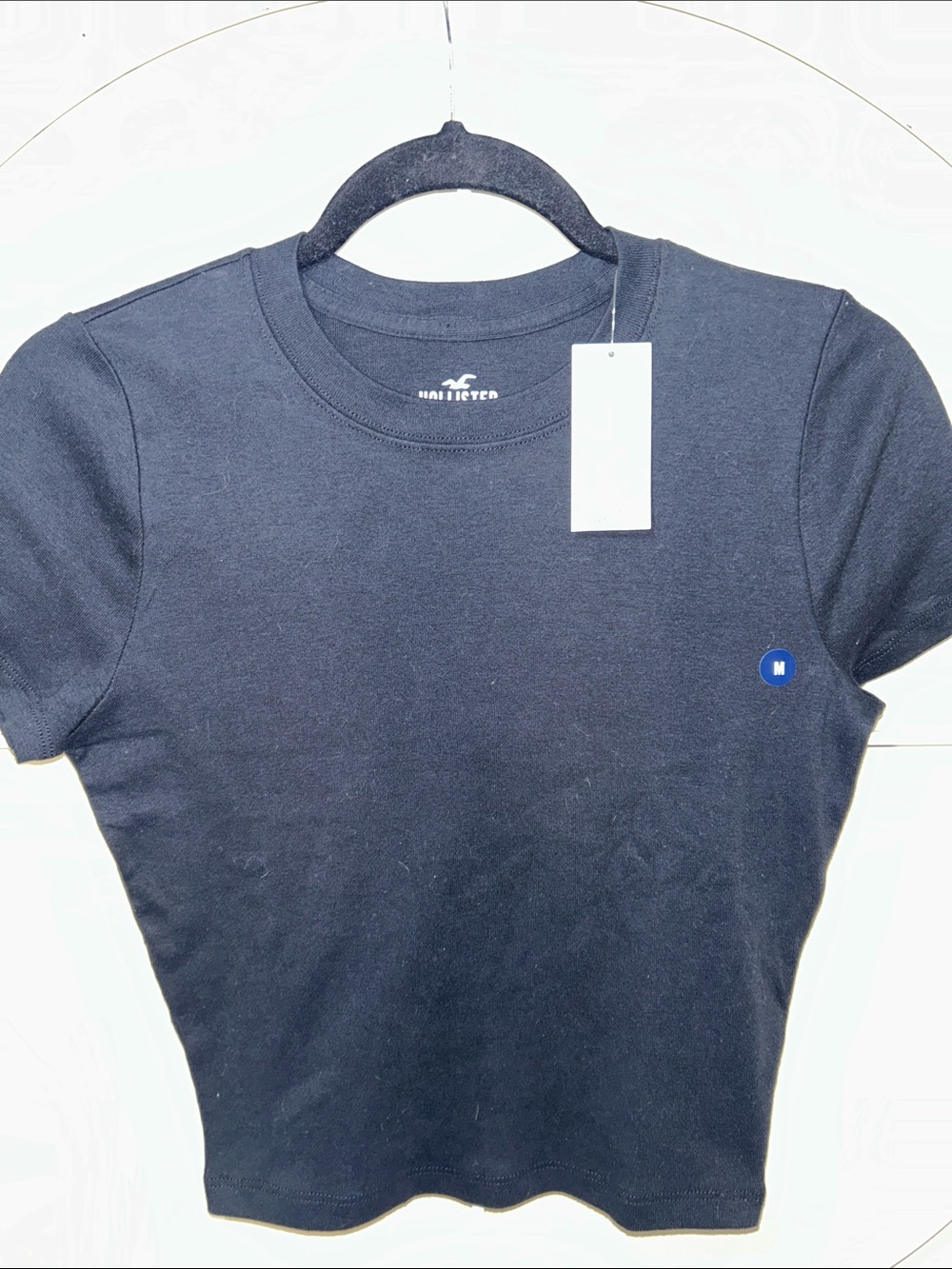 NWT Hollister 100% Cotton Black Short Sleeve Fitted Crew Cropped Tee - Picture 2 of 7